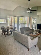 1024 S Independence Dr in Homestead, FL - Foto de edificio - Building Photo