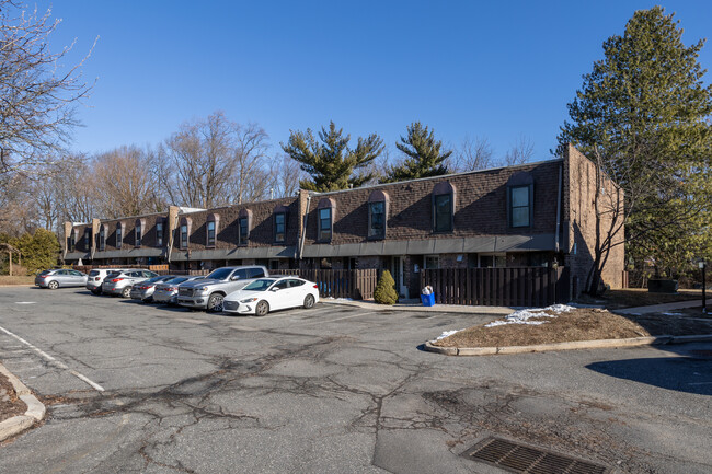 Meadowbrook Condominiums in Philadelphia, PA - Building Photo - Building Photo