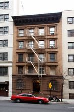 35 West 65th Street in New York, NY - Foto de edificio - Building Photo