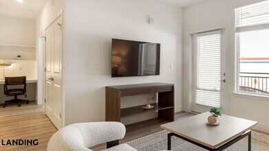 10670 Jake Jabs Blvd, Unit 2304 in Longmont, CO - Foto de edificio - Building Photo