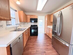 2006 Aspen Dr in Woodstock, IL - Building Photo - Building Photo