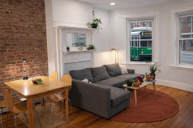 22 S Huntington Ave, Unit 1