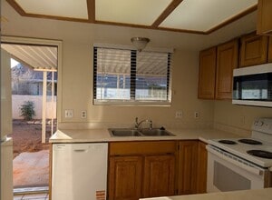 1075 N 1400 W in Saint George, UT - Foto de edificio - Building Photo