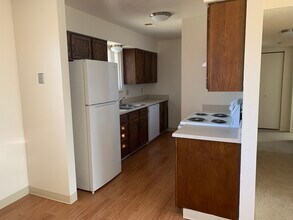 Regal Court Apartments in Louisville, CO - Foto de edificio - Building Photo