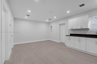 12322 NE 6th Ave-Unit -4 in North Miami, FL - Building Photo - Building Photo