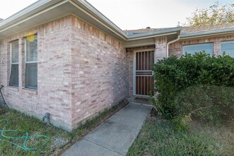 1612 Green Hill Dr in Arlington, TX - Building Photo - Building Photo