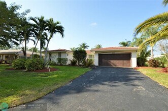 8592 NW 7th St in Coral Springs, FL - Building Photo - Building Photo