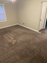 1665 Tonawanda Ave in Akron, OH - Foto de edificio - Building Photo