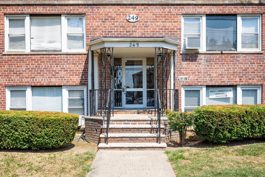 Edgar Gardens Apartments in Elizabeth, NJ