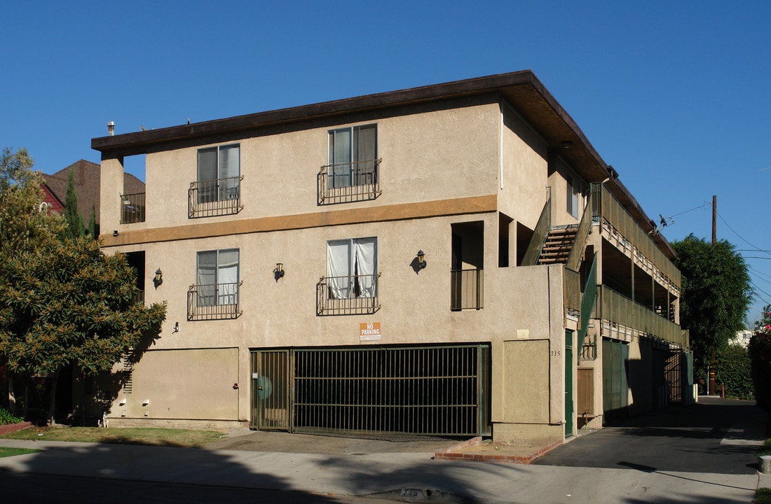 715 N Spurgeon St in Santa Ana, CA - Foto de edificio