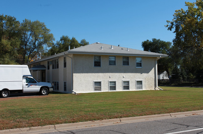 Aspen Apartments in Fridley, MN - Foto de edificio - Building Photo