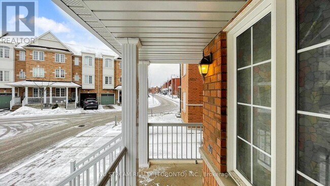 15 Old Colony Rd in Richmond Hill, ON - Building Photo - Building Photo