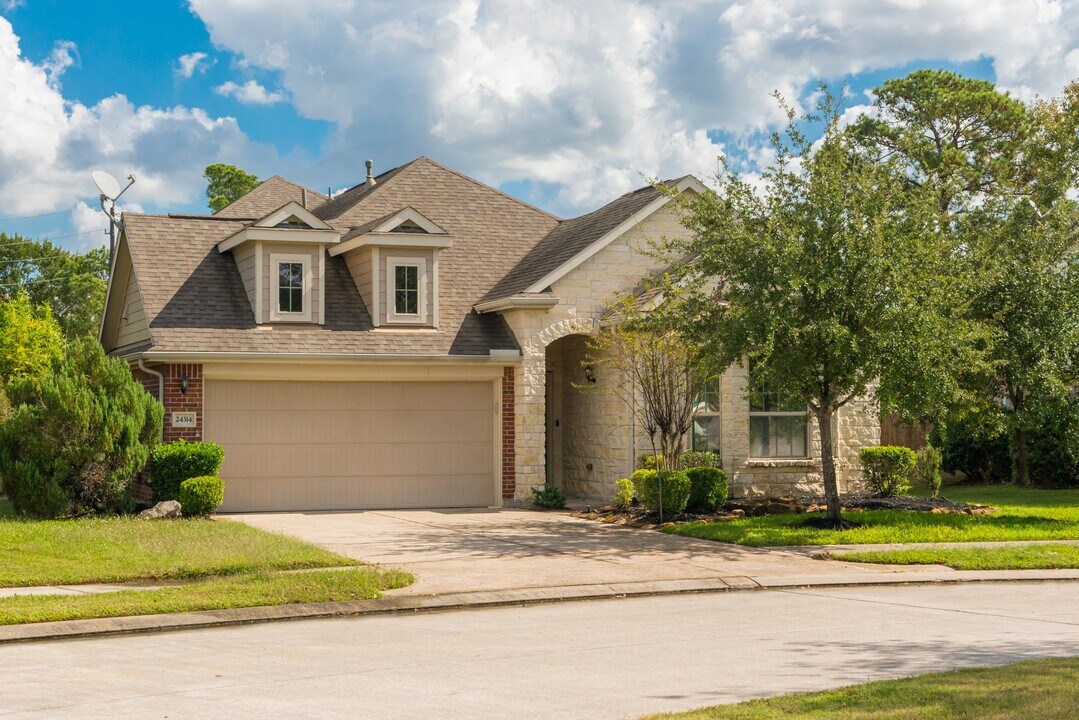 24314 Hill Creek Falls in Tomball, TX - Building Photo