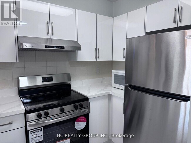 188 Doris Ave in Toronto, ON - Building Photo - Building Photo