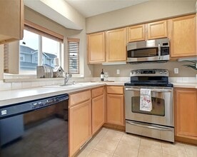 459 Queen Ave NE, Unit 304 in Renton, WA - Building Photo - Building Photo