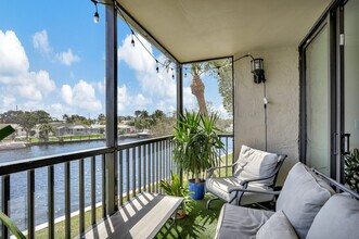 13 Royal Palm Way in Boca Raton, FL - Building Photo - Building Photo