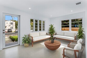 524 NE 65th St in Miami, FL - Building Photo - Building Photo