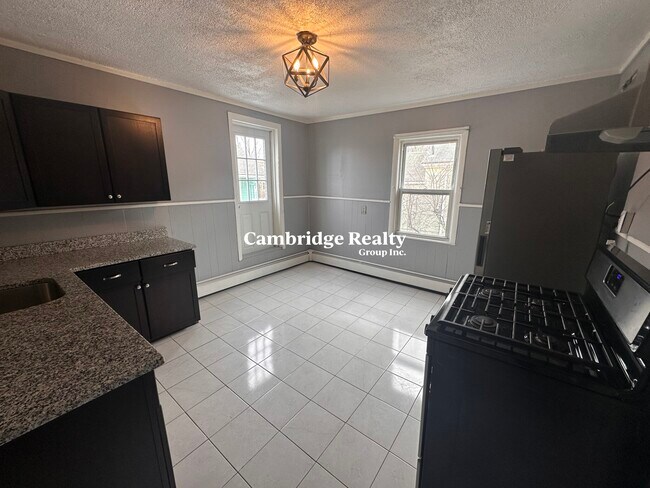 22 Linden St, Unit 2A in Somerville, MA - Building Photo - Building Photo