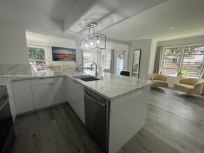 2338 SW 17th Ave in Fort Lauderdale, FL - Building Photo - Building Photo