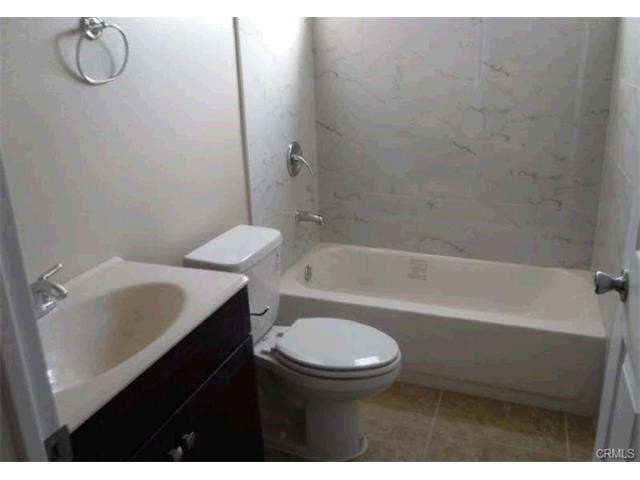 6100 S San Pedro St in Los Angeles, CA - Building Photo - Building Photo