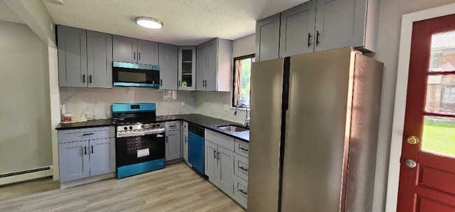 300 High Path Rd in Windsor, CT - Building Photo - Building Photo