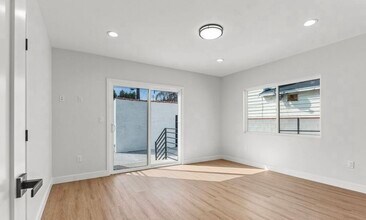 1113 N Pass Ave, Unit 1115 in Burbank, CA - Foto de edificio - Building Photo