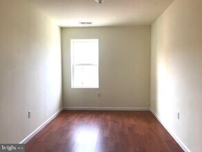 1009 Red Lion Rd in Philadelphia, PA - Foto de edificio - Building Photo