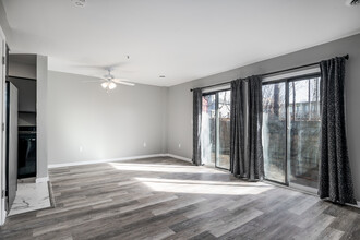 Akron U Townhomes - Student Housing in Akron, OH - Building Photo - Interior Photo