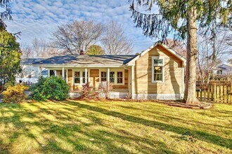 18 Orchard Ave in Barrington, RI - Building Photo - Building Photo
