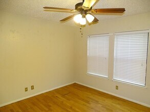 6859 Flaming Ridge Dr in Converse, TX - Building Photo - Building Photo