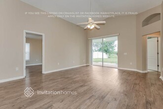 8124 Alamosa Wood Ave in Ruskin, FL - Foto de edificio - Building Photo