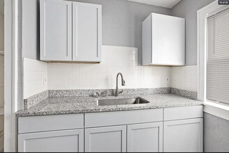 16224 Kentucky St, Unit Top 2 in Detroit, MI - Foto de edificio - Building Photo