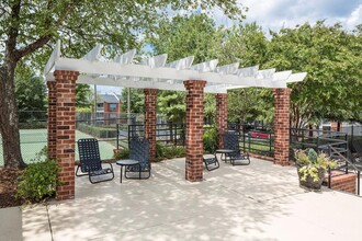 Commons at University Square in Charlotte, NC - Foto de edificio - Building Photo