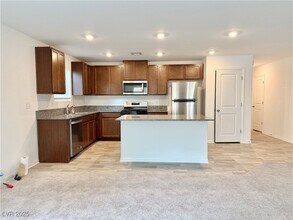 6999 Guitarra Ct in North Las Vegas, NV - Building Photo - Building Photo