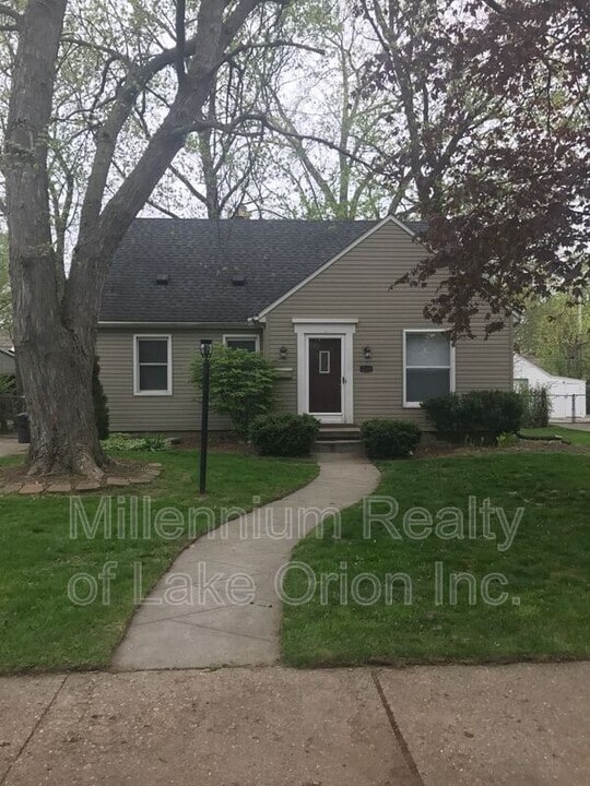 2800 Ellwood Ave in Berkley, MI - Building Photo