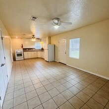 295 Henry St in Bridge City, TX - Building Photo - Building Photo