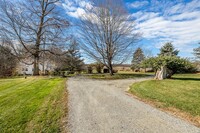 7 Charlie Hill Rd in Millerton, NY - Foto de edificio - Building Photo