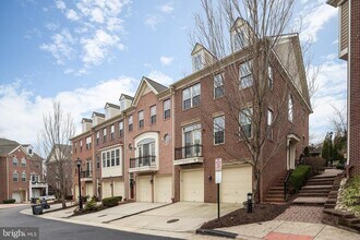 523 Triadelphia Way in Alexandria, VA - Building Photo - Building Photo