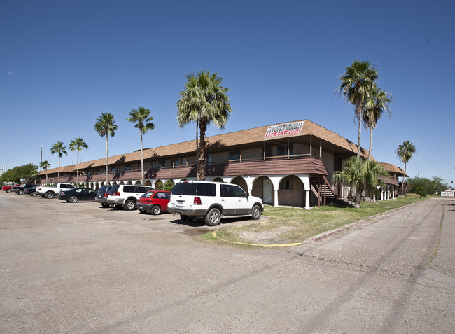 Palacio Real Apartments in Brownsville, TX - Building Photo - Building Photo