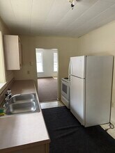 62 Depot St, Unit Apartment 1 in Frostburg, MD - Foto de edificio - Building Photo