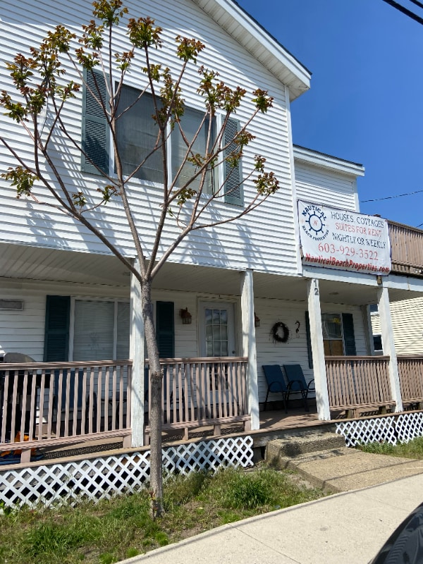 12 M St in Hampton, NH - Foto de edificio - Building Photo