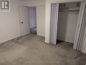 41 Russfax Dr in Toronto, ON - Building Photo - Building Photo