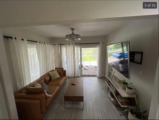 208 Sandpiper Ave in Royal Palm Beach, FL - Building Photo - Building Photo