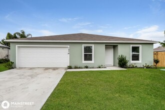 1974 SW Lennox St in Port St. Lucie, FL - Foto de edificio - Building Photo