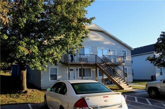 Clear Creek Village in Fayetteville, AR - Building Photo - Interior Photo