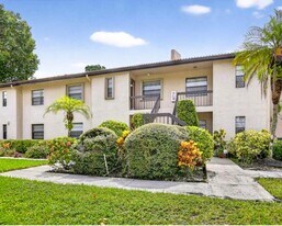 21362 Juego Cir in Boca Raton, FL - Building Photo