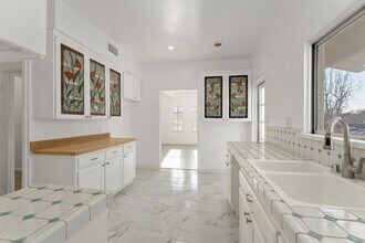 12109 Hoffman St, Unit 12109.5 in Studio City, CA - Foto de edificio - Building Photo
