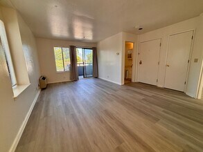 2065 Riley Ct, Unit #1 in Concord, CA - Foto de edificio - Building Photo