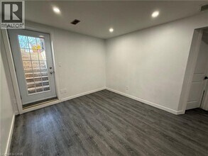 25 Mohawk St in Brantford, ON - Building Photo - Building Photo