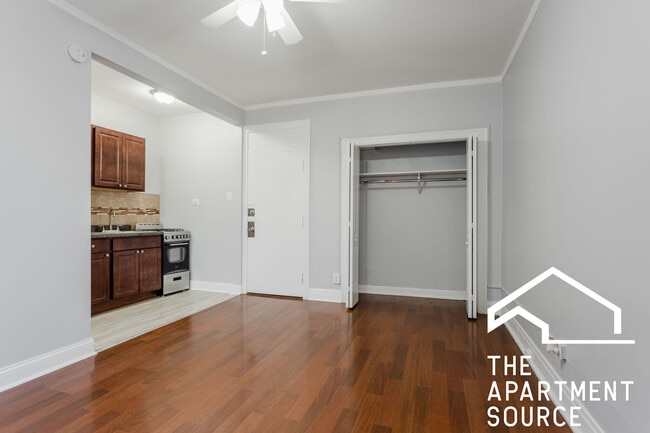 property at 6930 N Greenview Ave